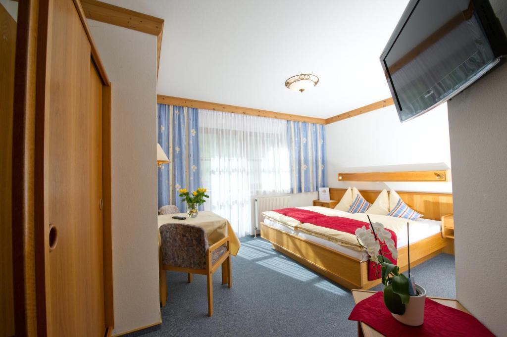 Hotel Landhaus Neumayr Гросарл Стая снимка
