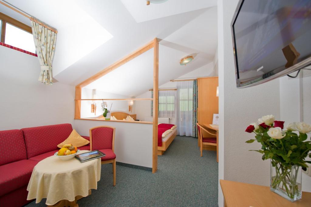 Hotel Landhaus Neumayr Гросарл Екстериор снимка